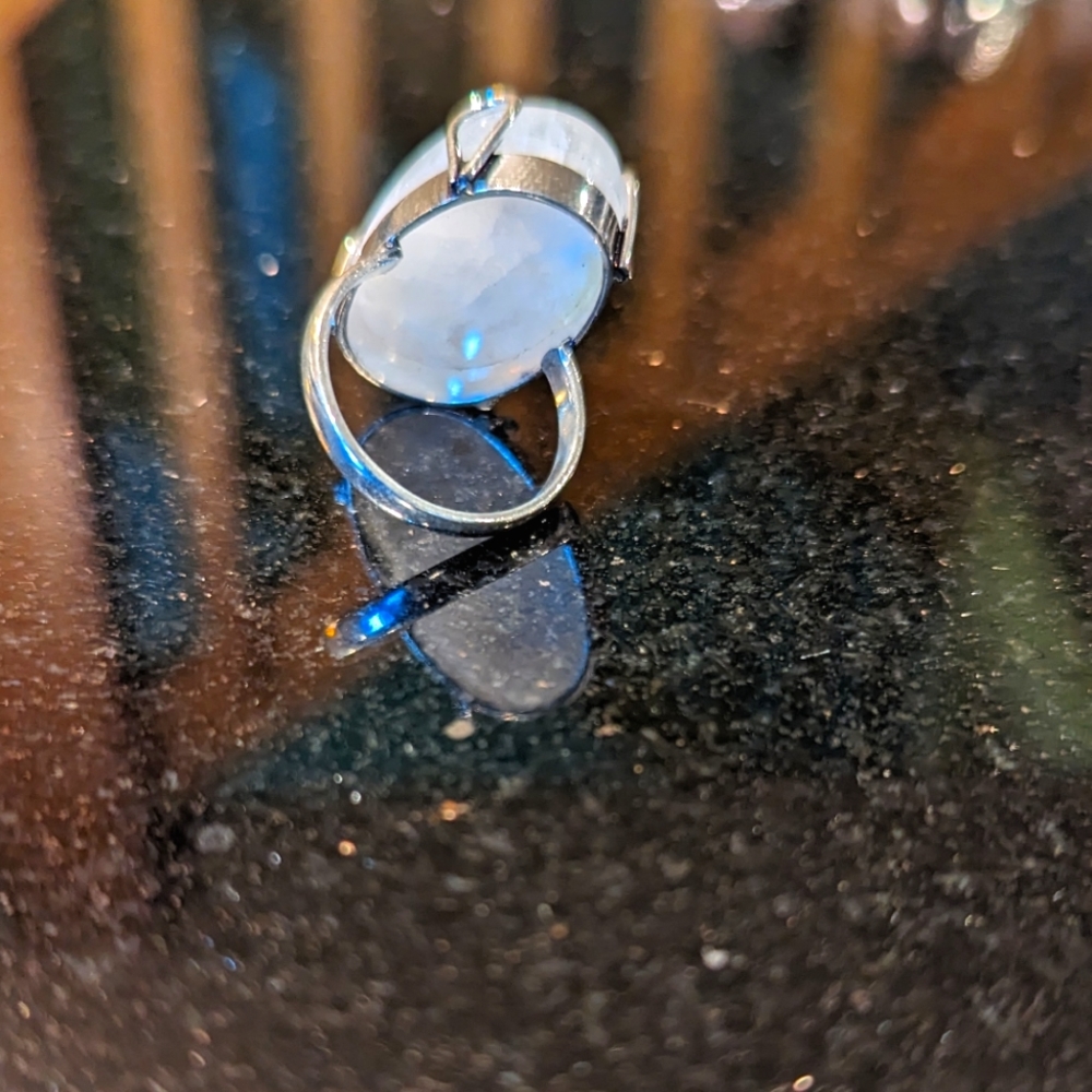 Beautiful Stone Ring - image 6